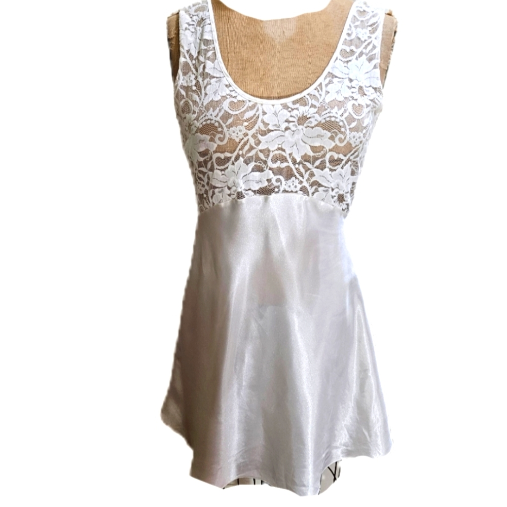 Victoria's Secret lacy short chemise  nightie dress size Medium